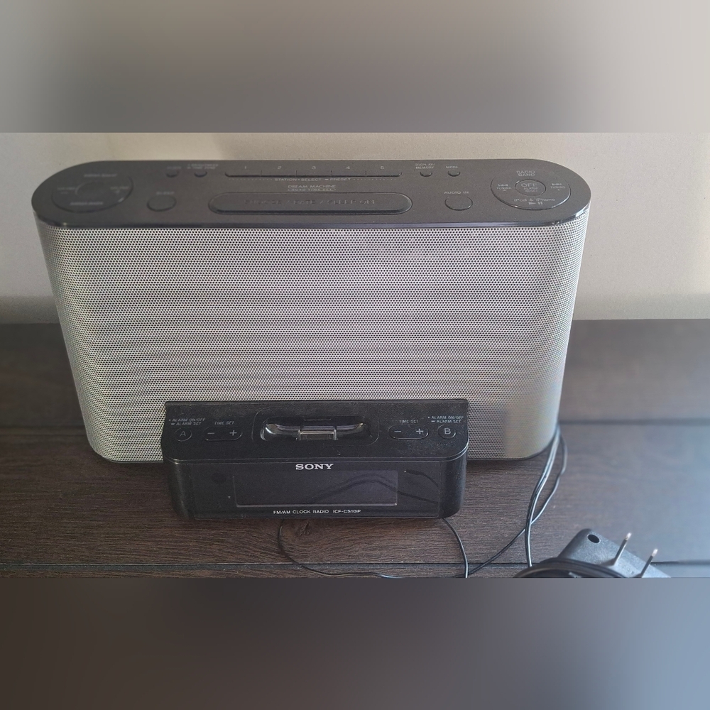 Sony Dream Machine ICF-CS10iP iPod Speaker Dock & AM/FM Clock Radio w/ Free‎ S/H